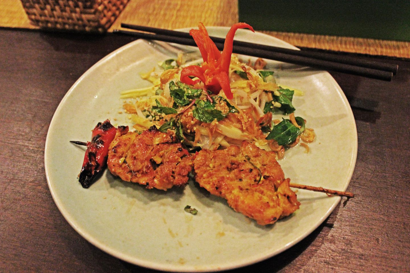 BBQ chicken & lime leaves with mango salad