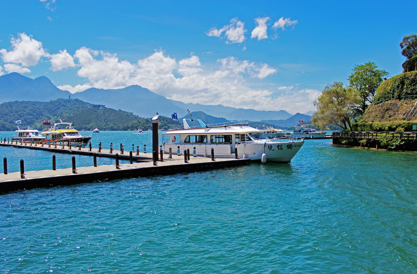 Boat at the Shueishe Pier