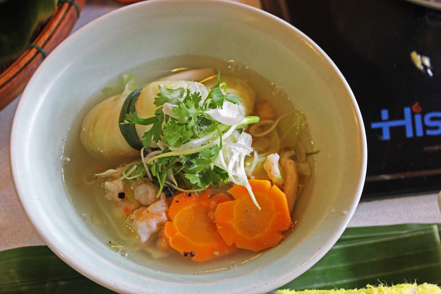 Cabbage shrimp roll in broth