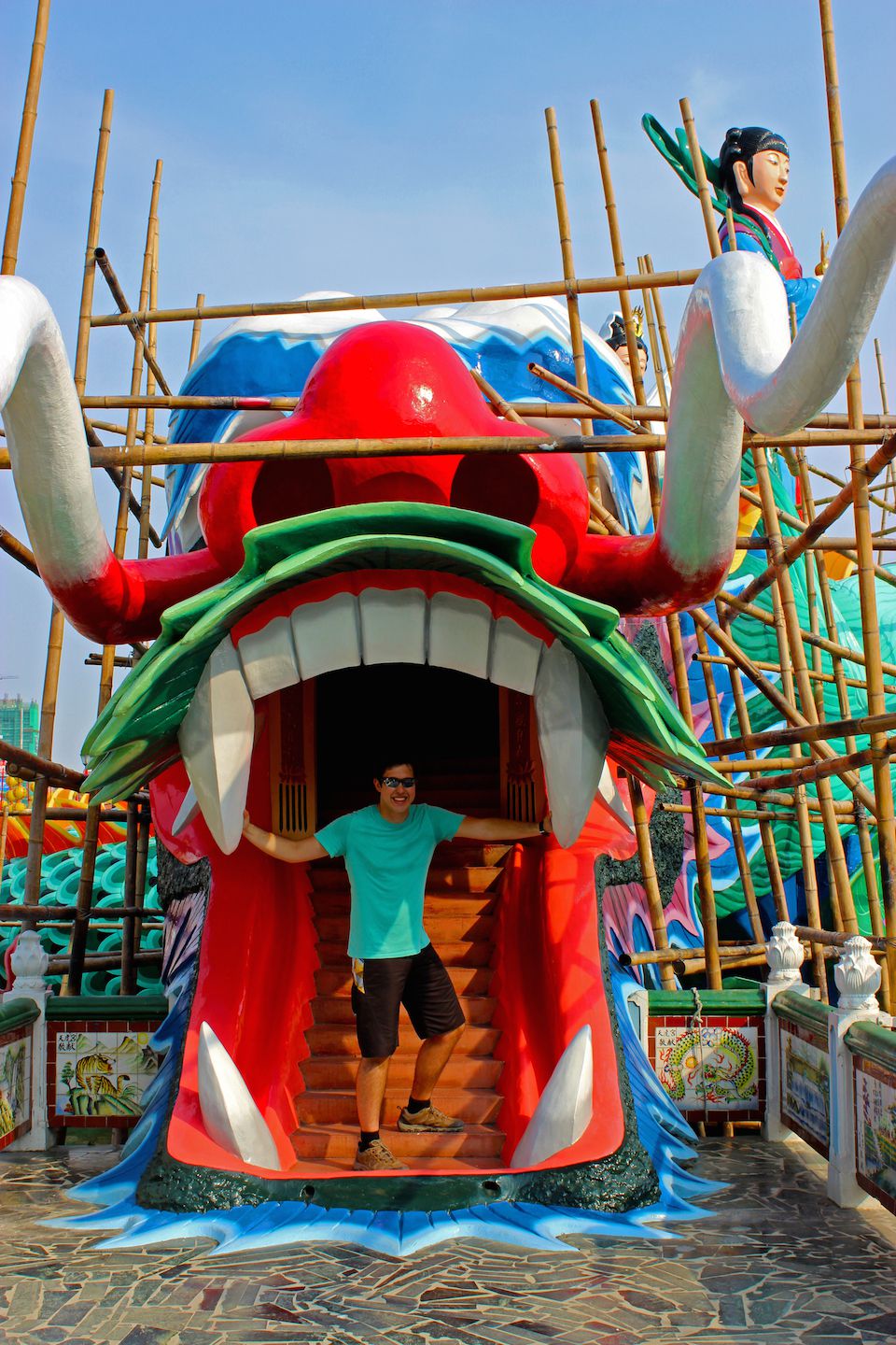 Carlos at the dragon's mouth