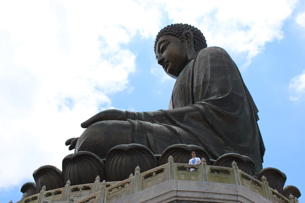Carlos with Tian Tan Buddha.