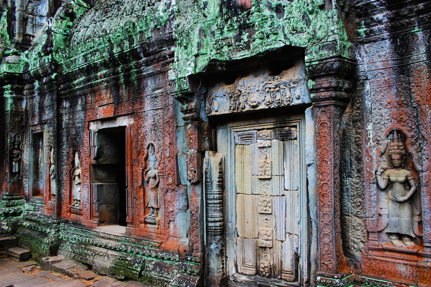 Carvings on the walls of Ta Prohm