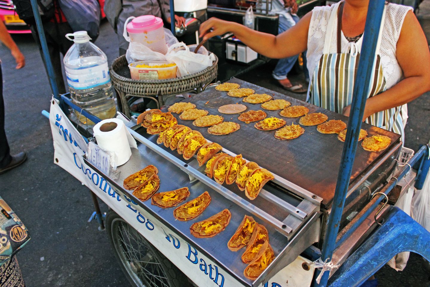 Coconut egg stand