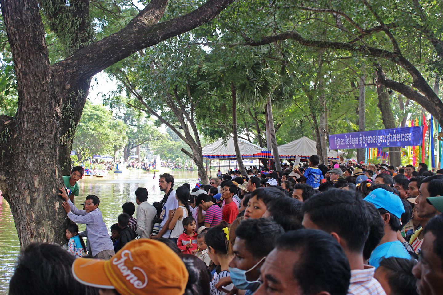 Crowd waiting for the dragon boat races