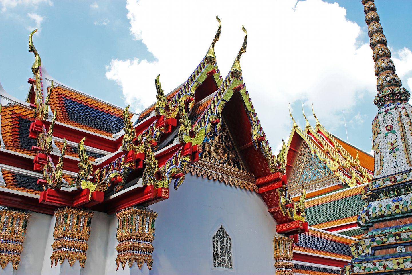 Decorated roofs of Wat Pho