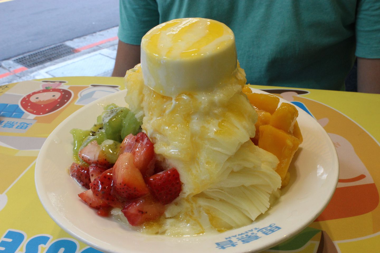 Fruits Mix Mango Snowflake Ice with Panna Cotta from Smoothie House