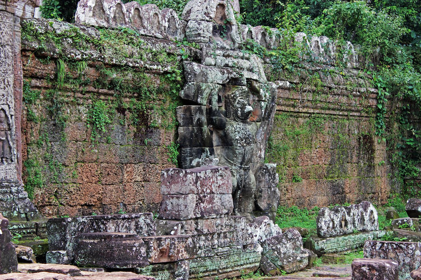 Garuda carving on the walls of Preah Khan