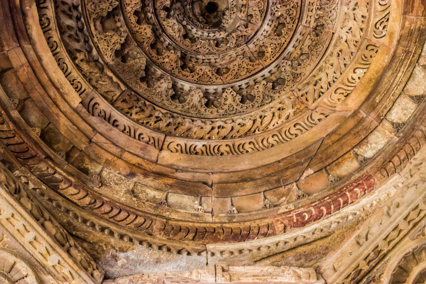 Detailed roof at the ruins of Qutb Minar, New Delhi, India