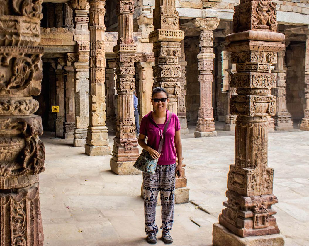 Julie and the columns at Qutb Minar, New Delhi, India
