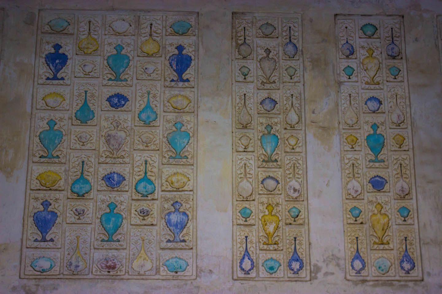 Decoration on the walls of the Amer Fort, Jaipur, India