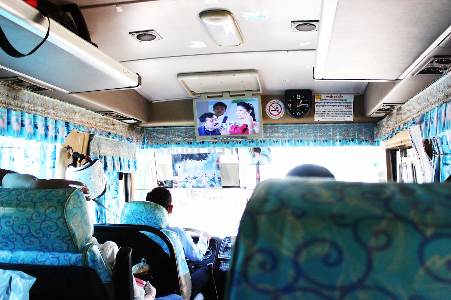 Khmer karaoke on Cambodian buses