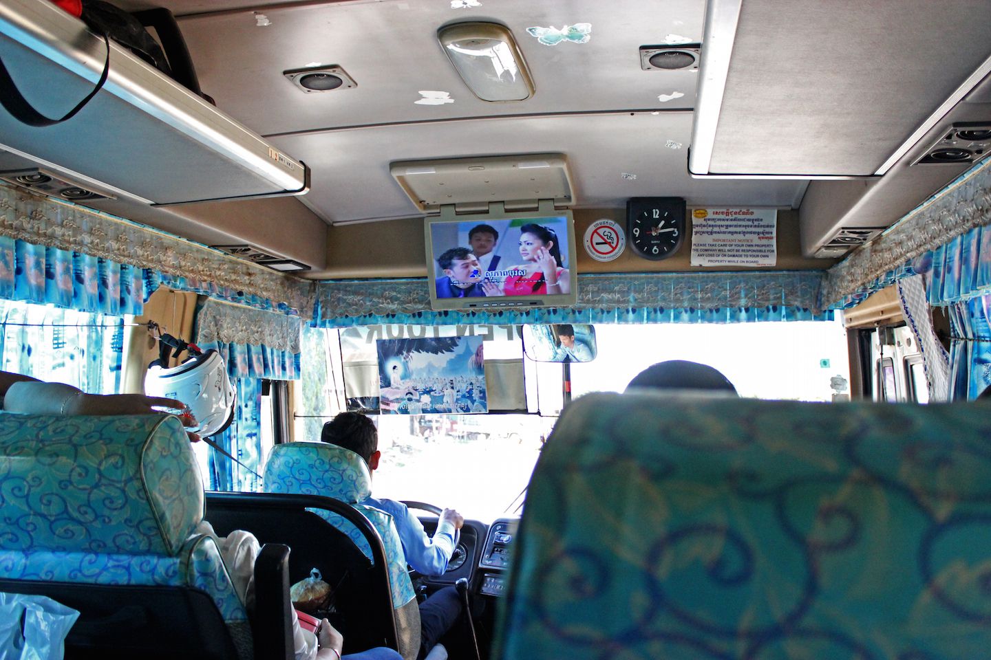 Khmer karaoke on the bus