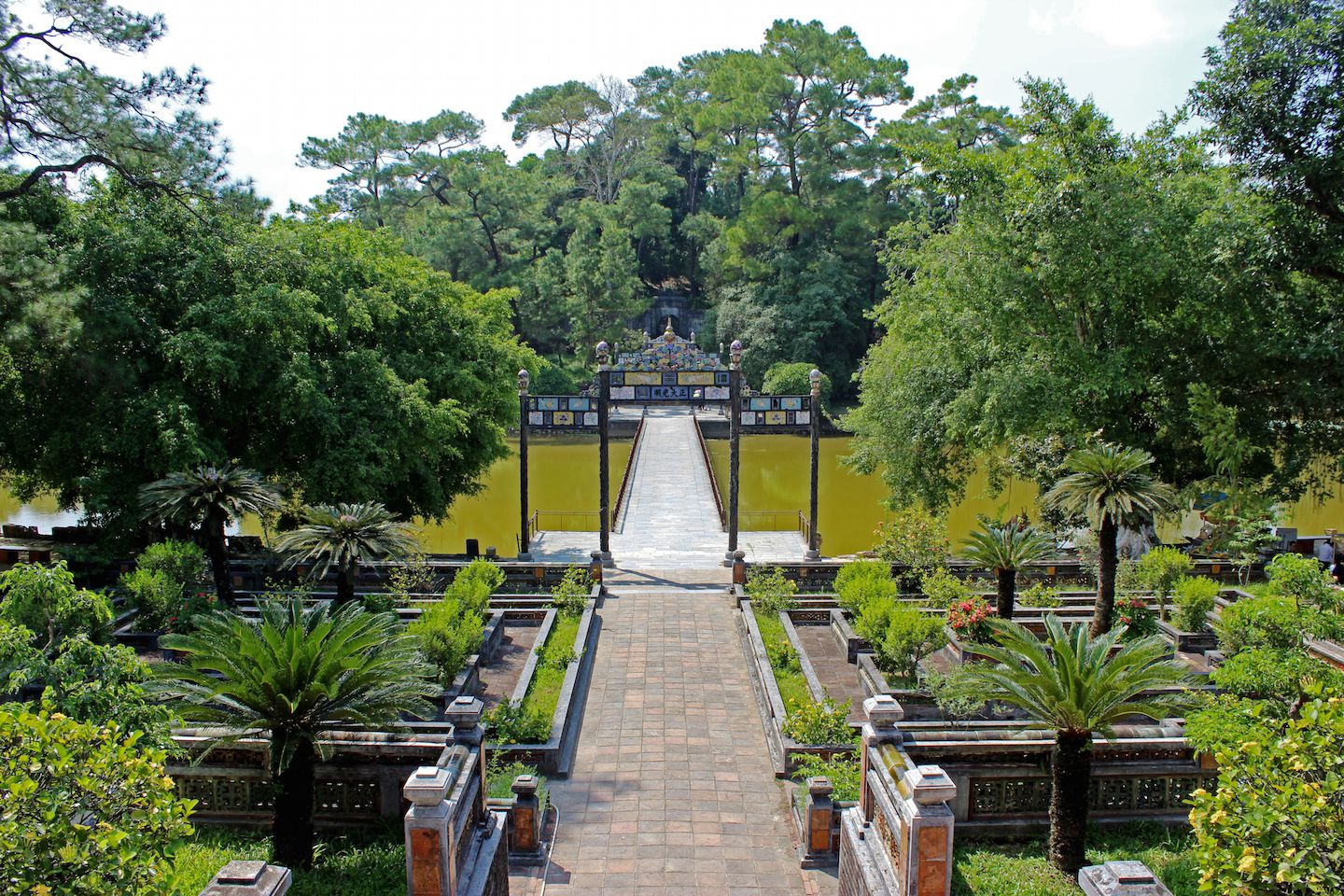 Last bridge to the tomb