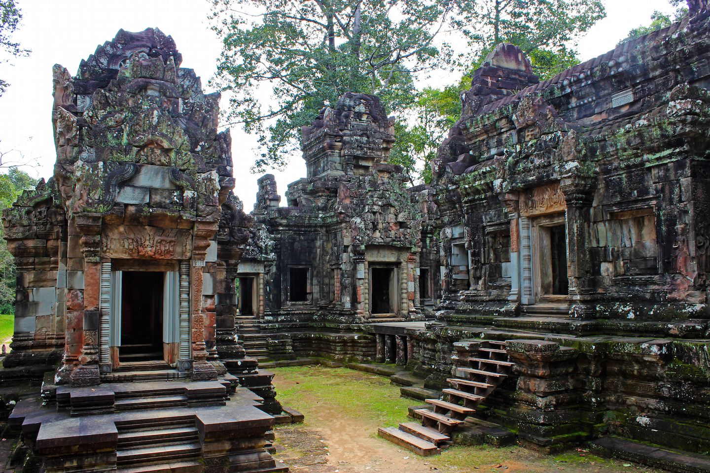 Libraries and galleries of Chau Say Tevoda