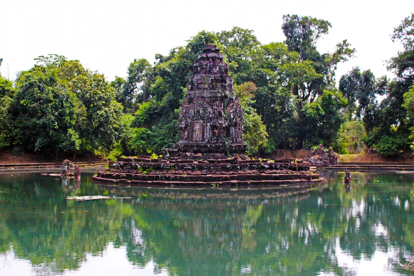 Main tower of Neak Pean