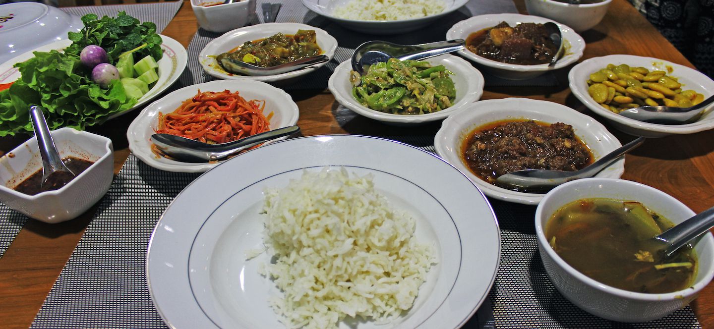 Myanmar curry with mutton meatballs