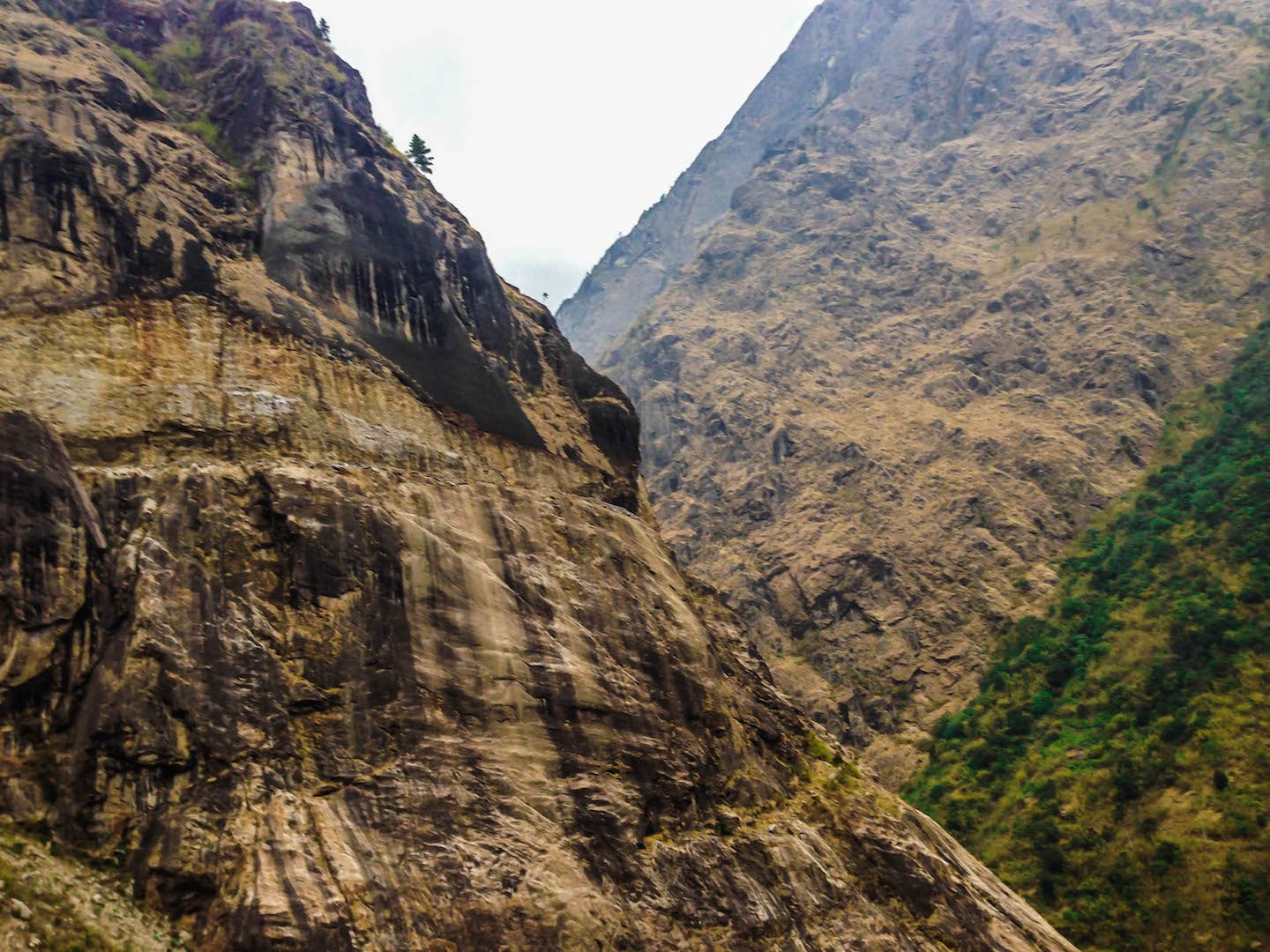 Can you find the road? Death jeep from Besisahar to Chame, Nepal
