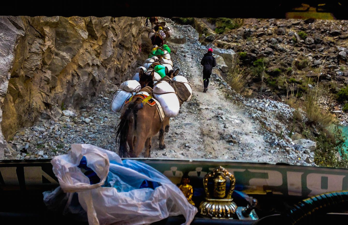 Overtaking a caravan of mules from Besisahar to Chame, Nepal