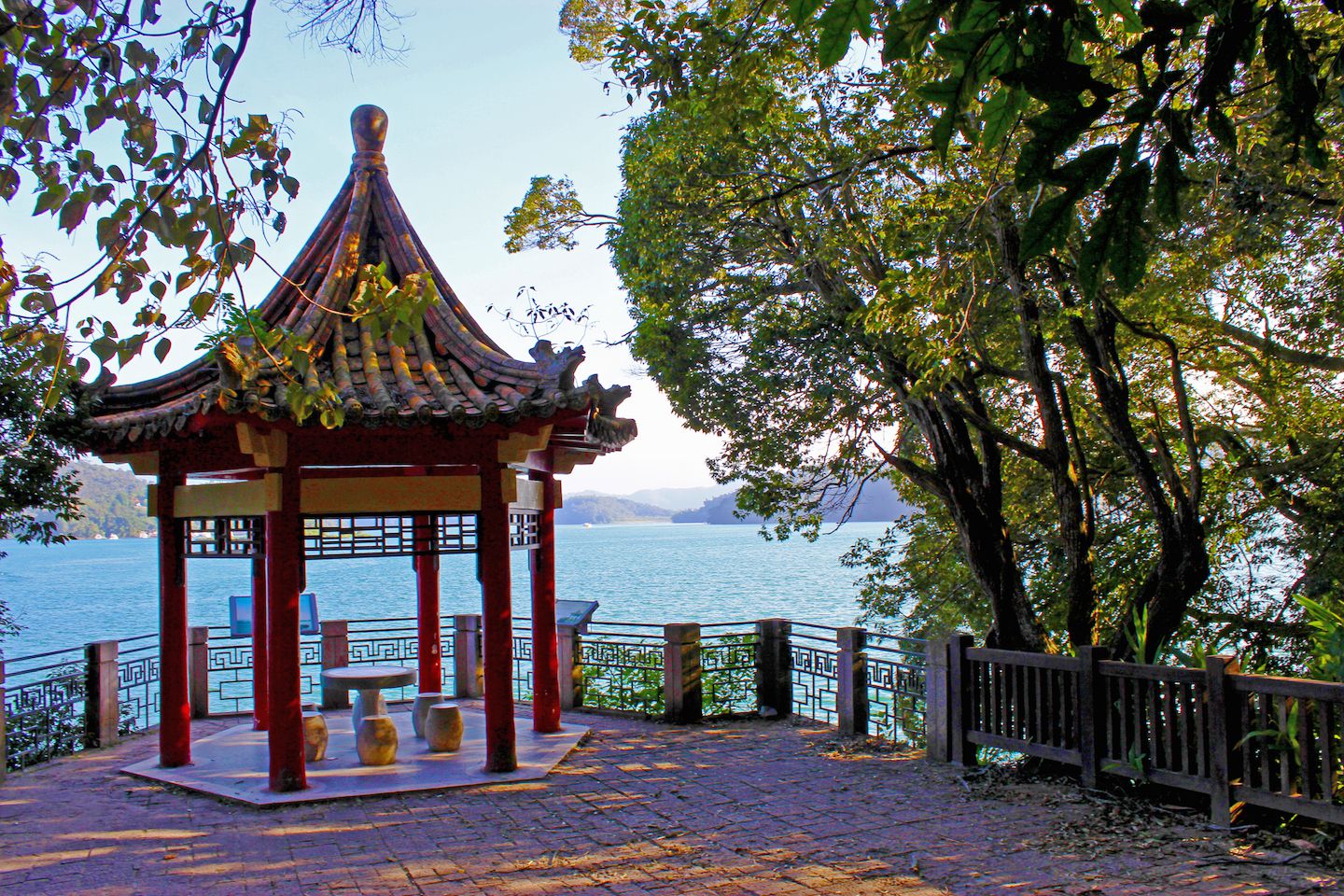 Overlooking pavilions at the Shueishe trek