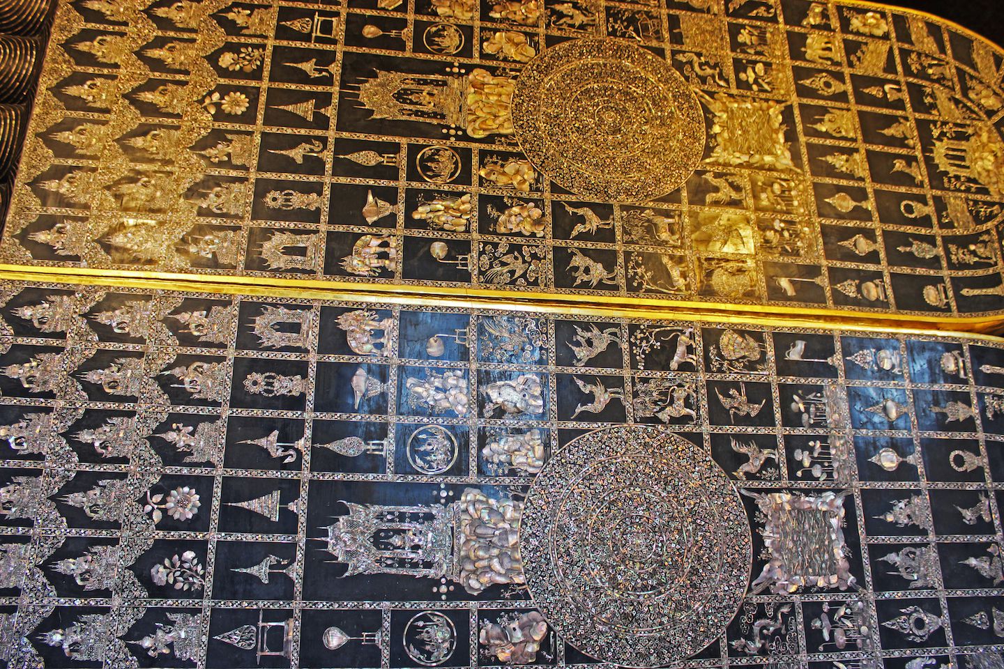 Paintings on Buddha's feet