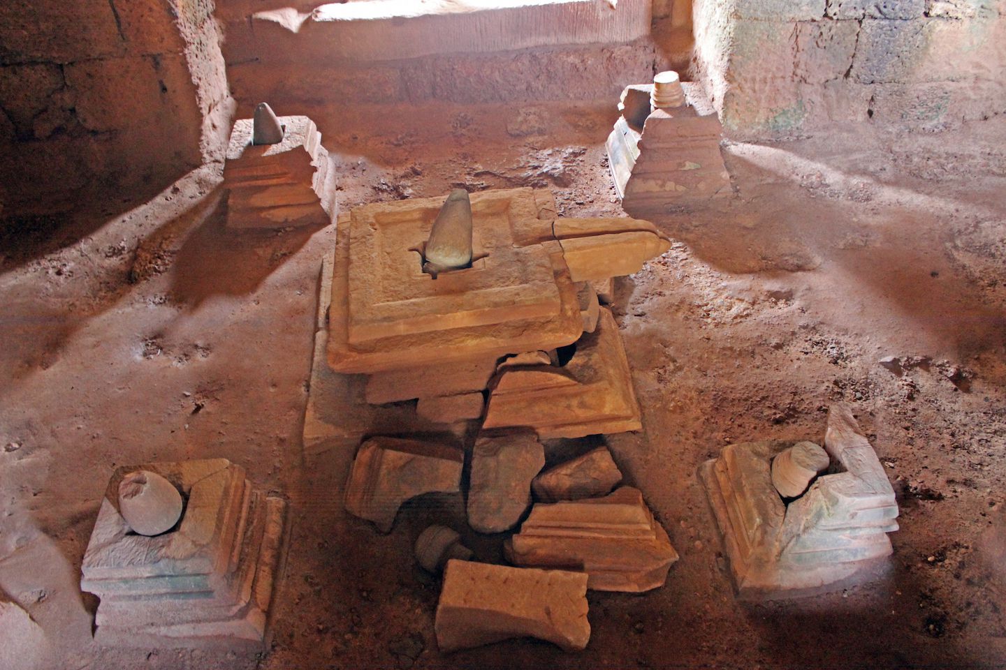 Pedestal for lingas at Banteay Samre