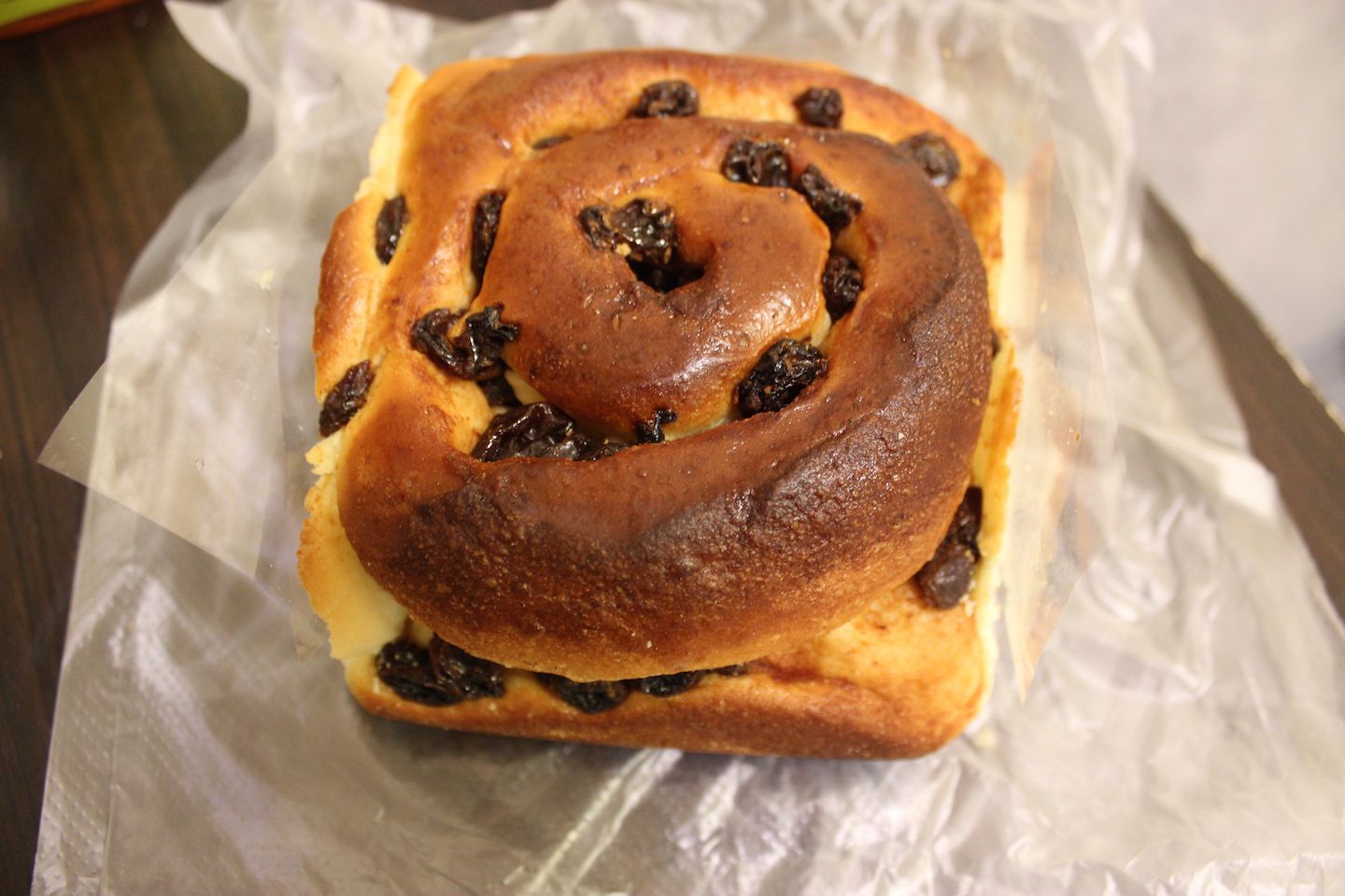 Raisin bun