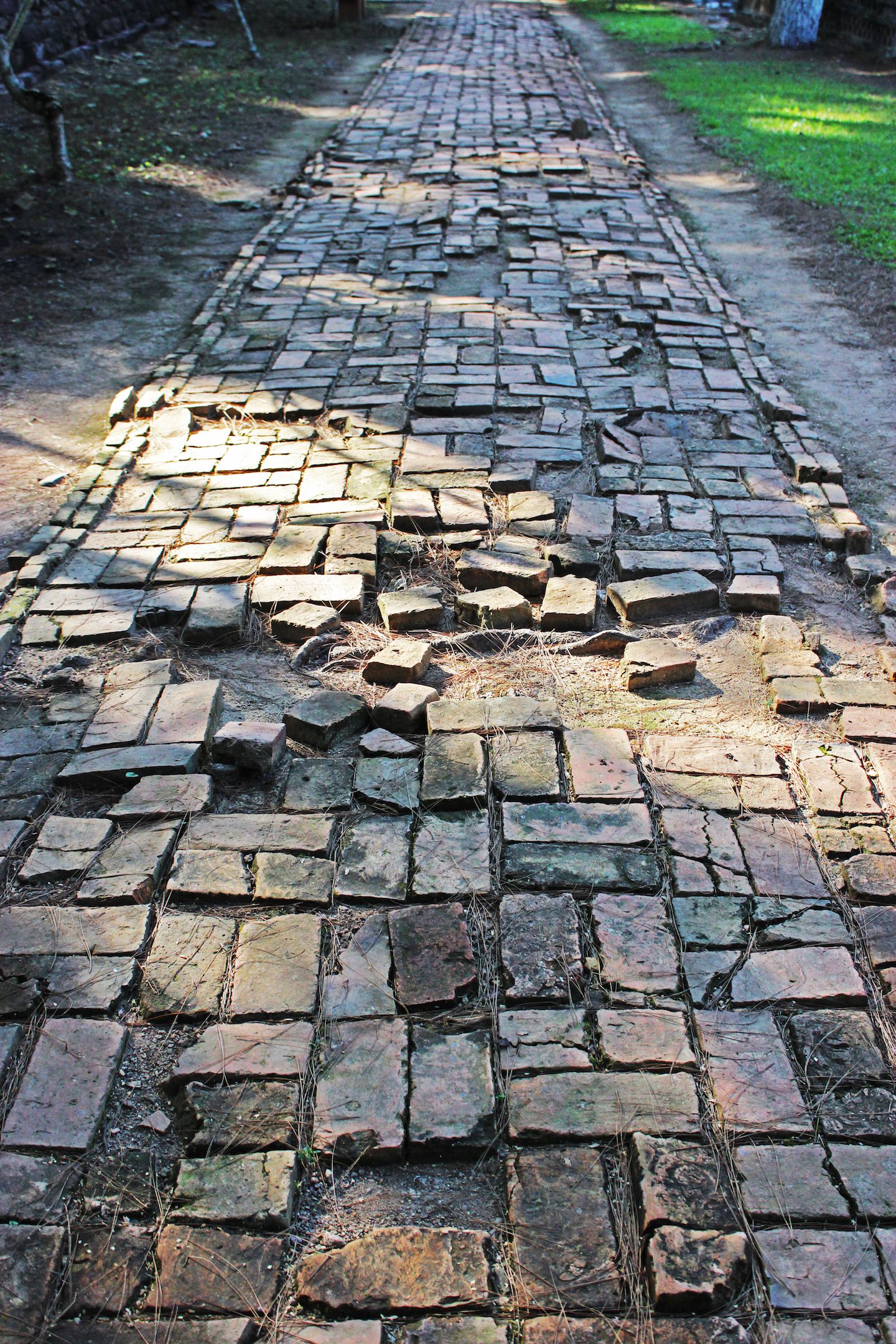 Roads of the tomb of Emperor Minh Mang