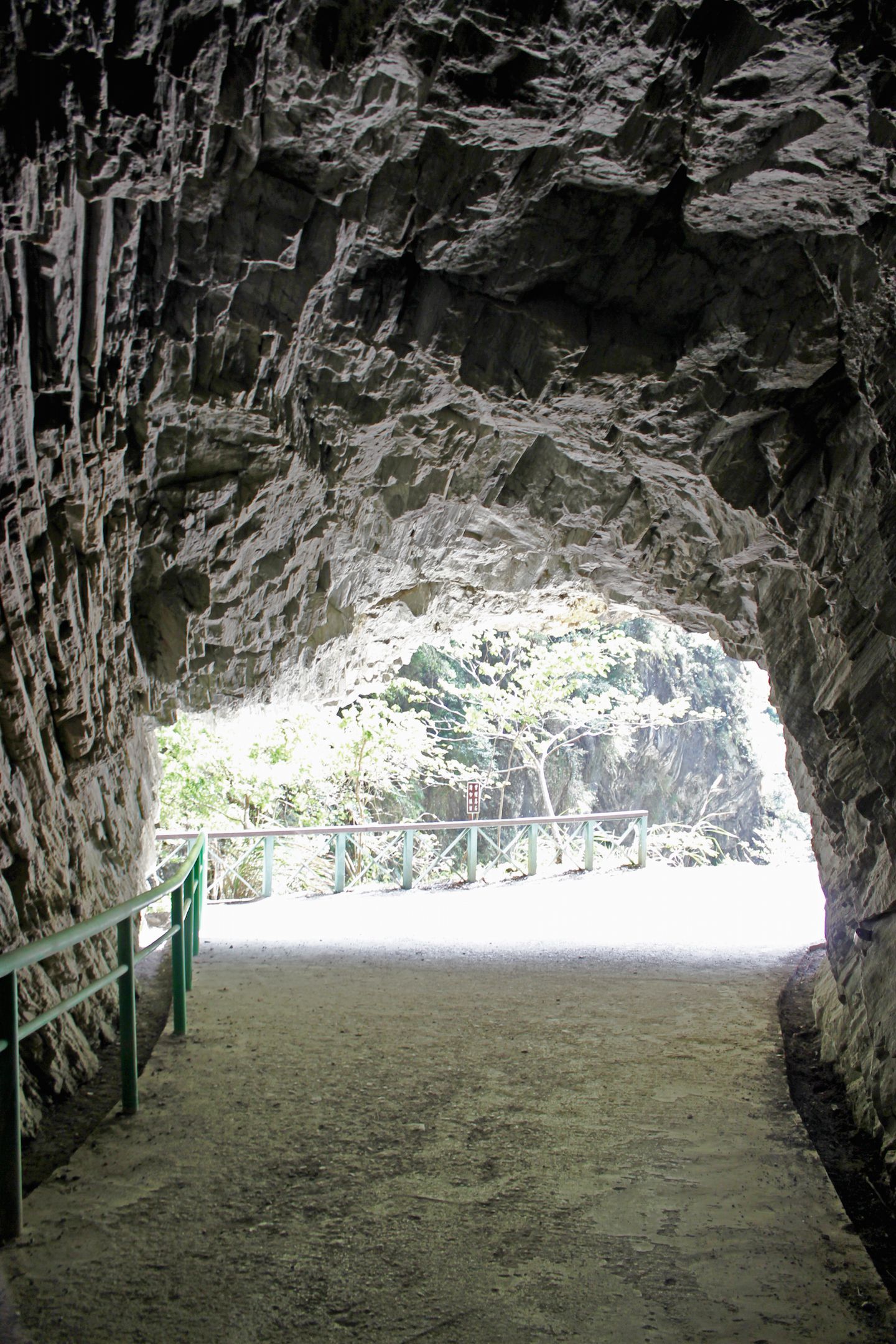 Rocky tunnel at the Baiyang Trail