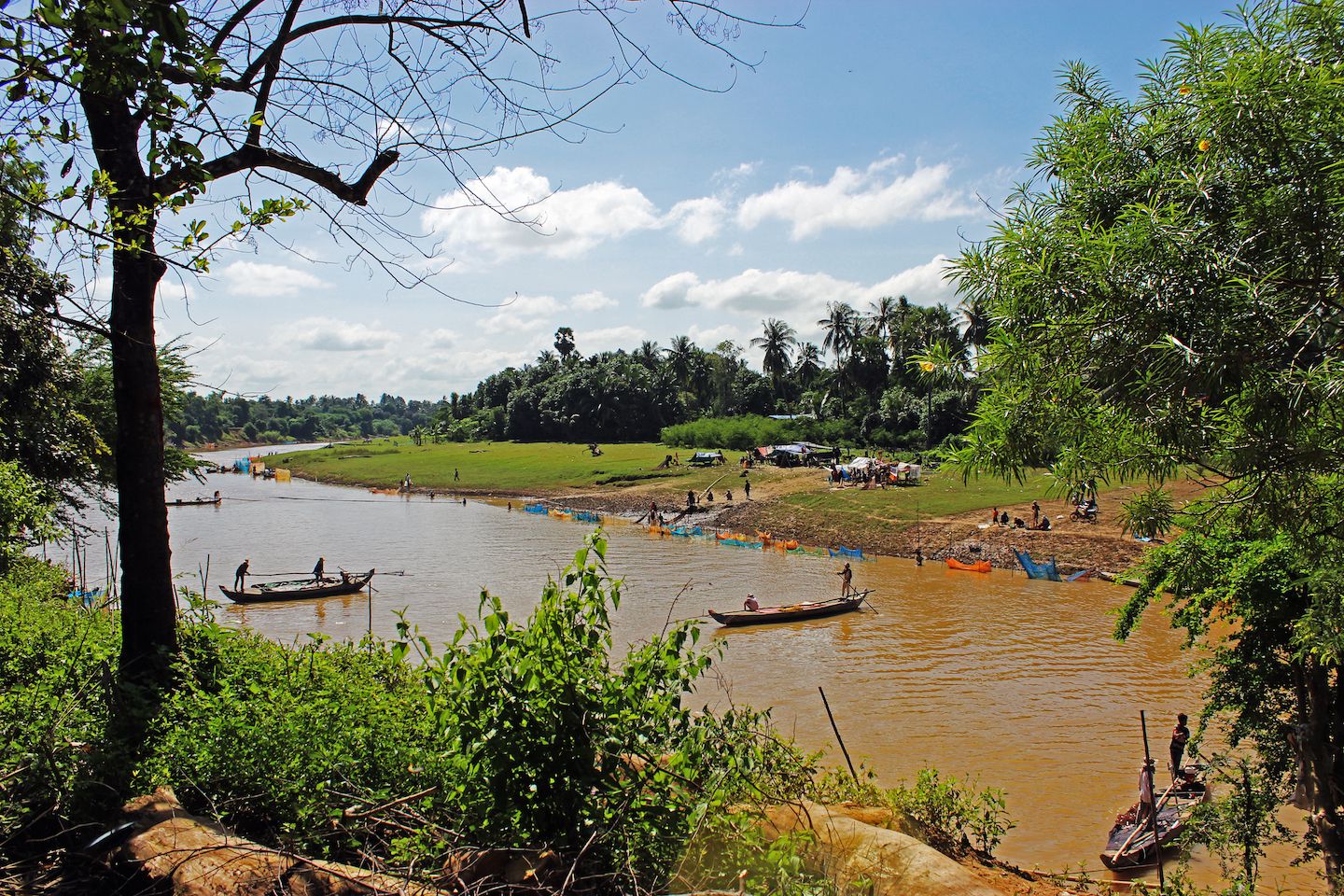 Several boats sweeping up the river
