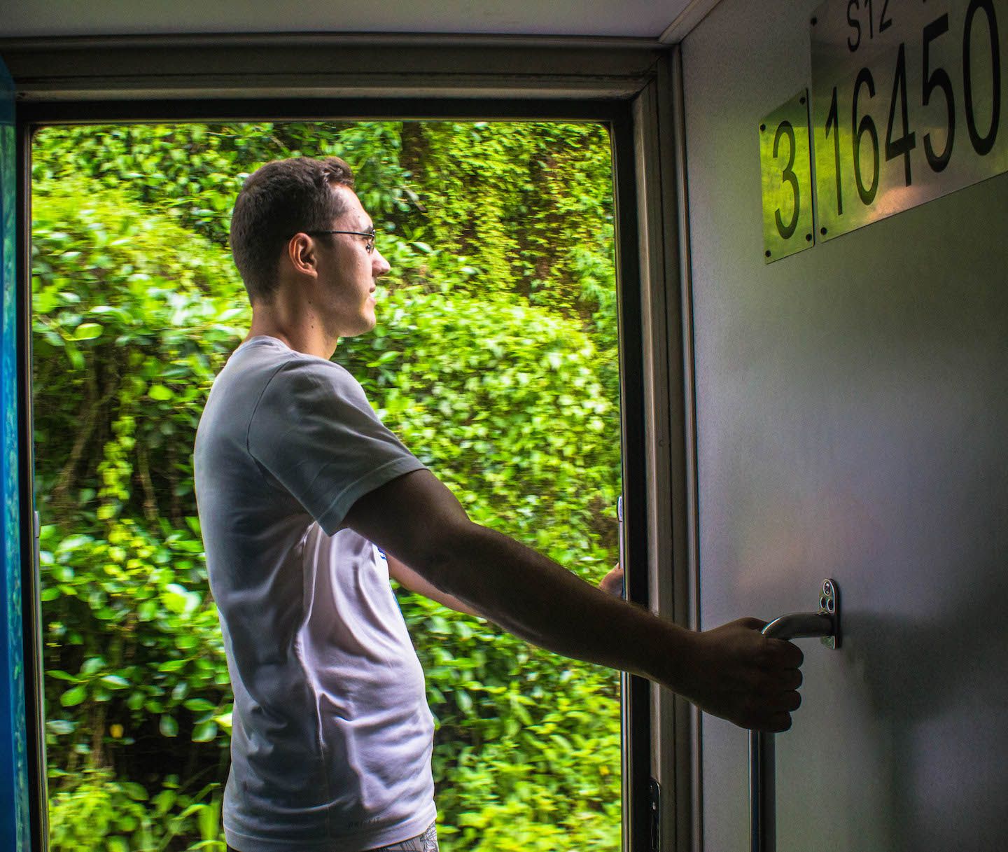 Carlos hanging out the train door, Nuwara Eliya, Sri Lanka