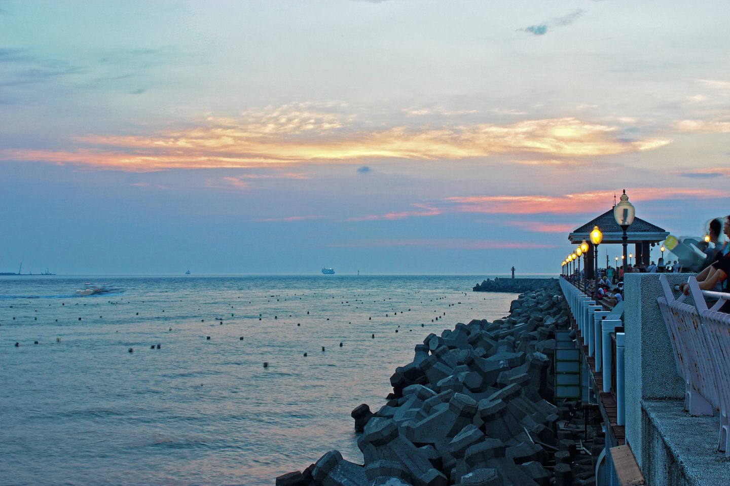 Tamsui's floating pier after sunset