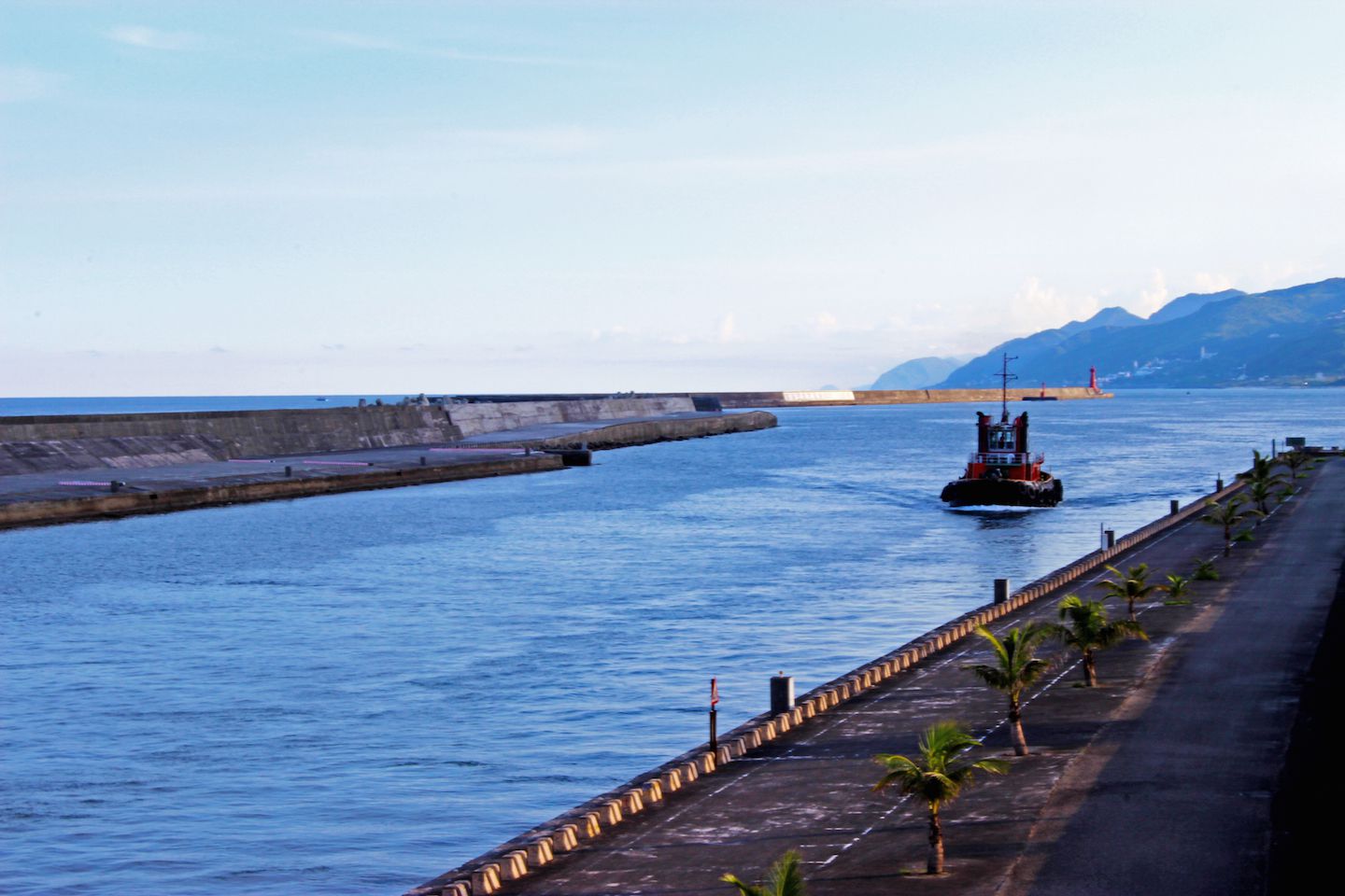 Tug boat at the Hualien port