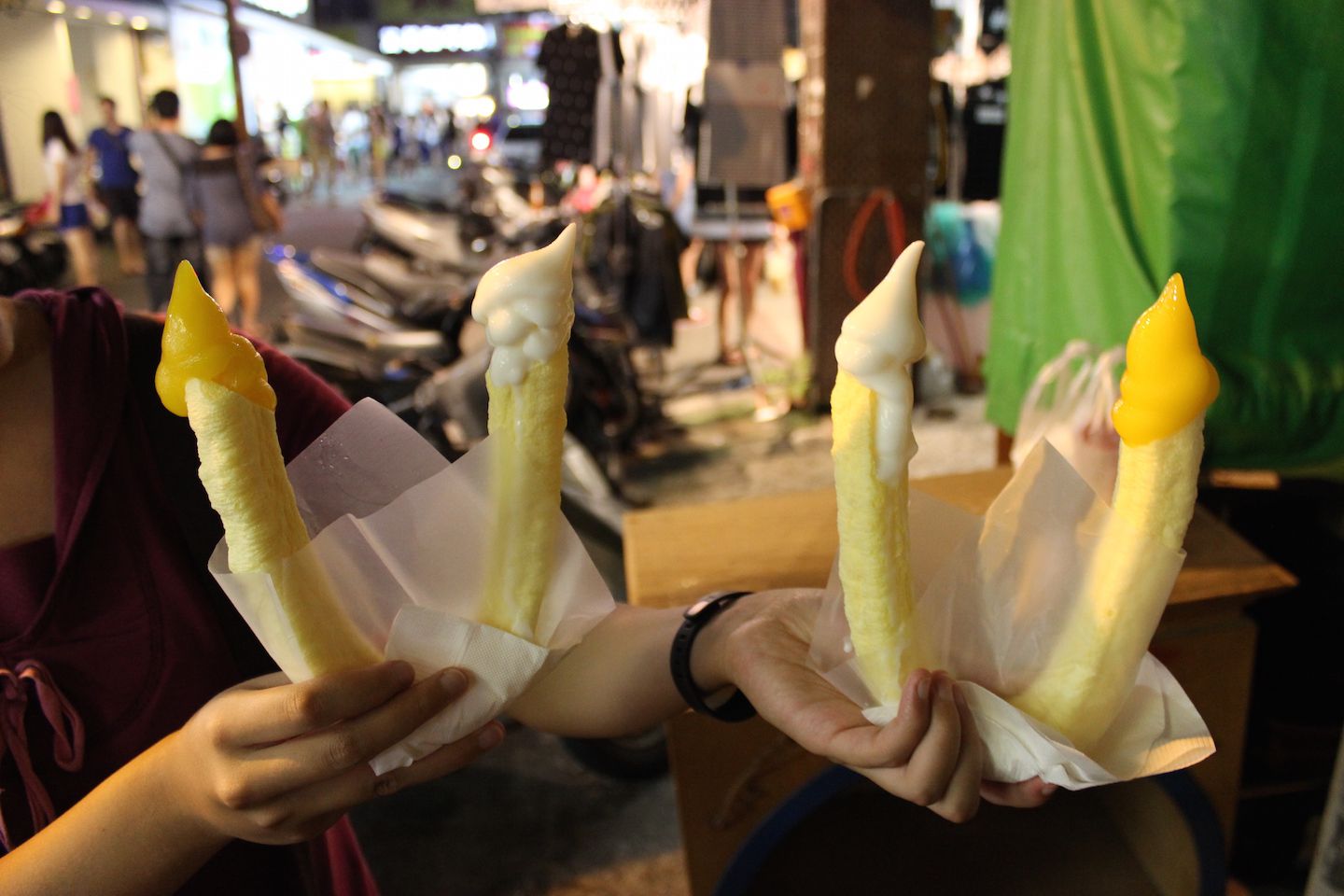 U-shaped corn cone ice cream