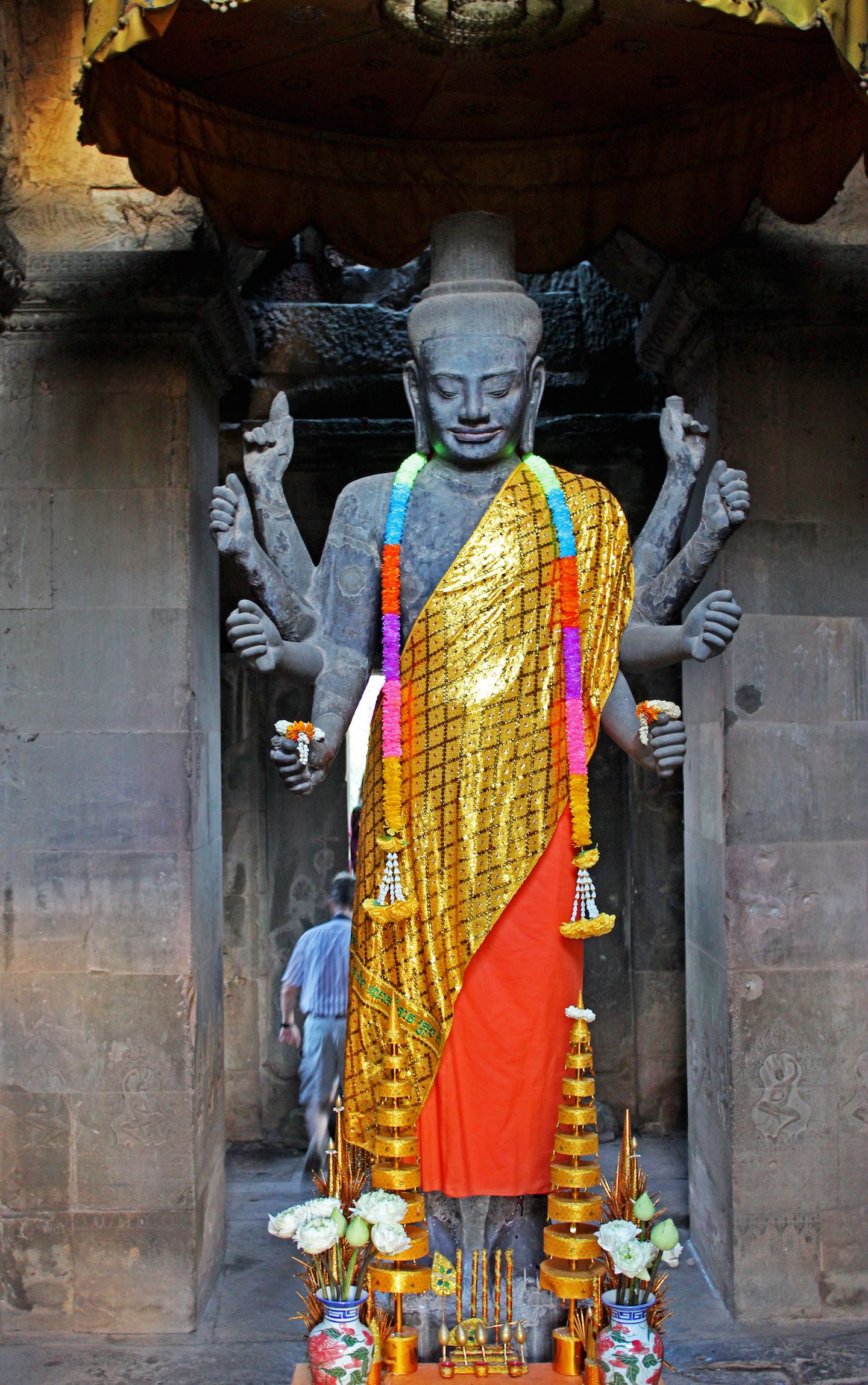 Vishnu statue at the entrance of Angkor Wat
