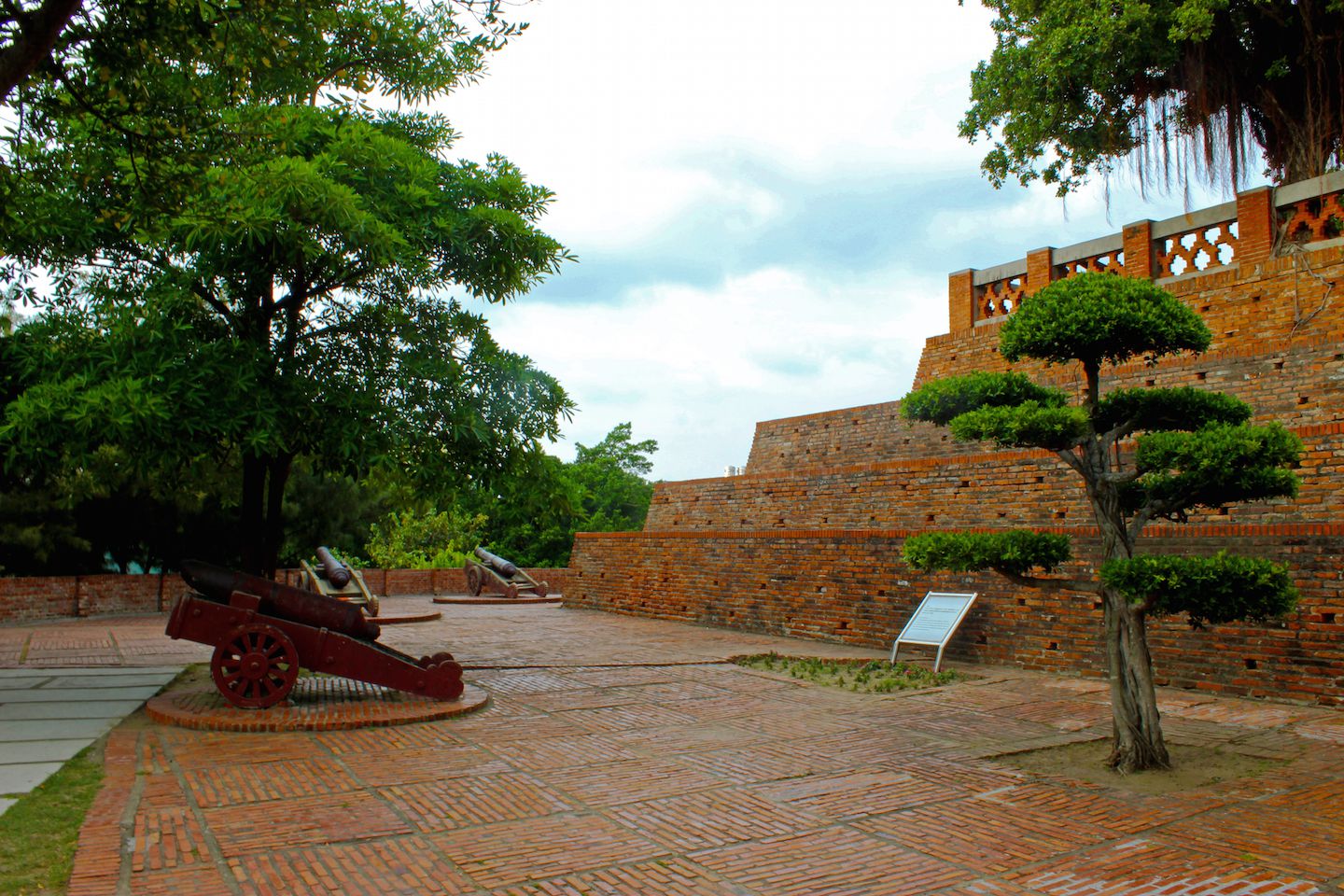 Walls and cannons of Fort Zeelandia